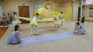танец с широкими полотнами "Цветик- семицветик"