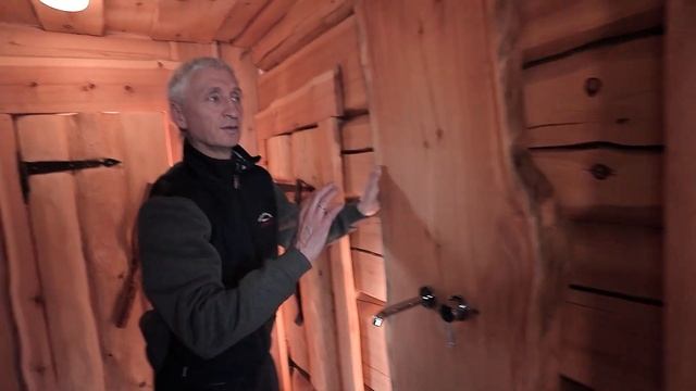 БАНЯ С ОГРОМНЫМ ДИАМЕТРОМ И ДВУМЯ ПАРИЛКАМИ! Кедровая баня 66м2 в Сибири смотреть онлайн