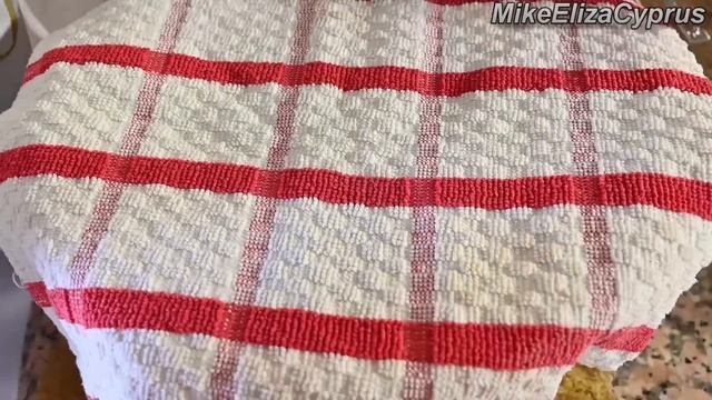 Τυροψωμάκια με χαλούμι και Φυστικοβούτυρο από την Ελίζα #MEchatzimike смотреть онлайн