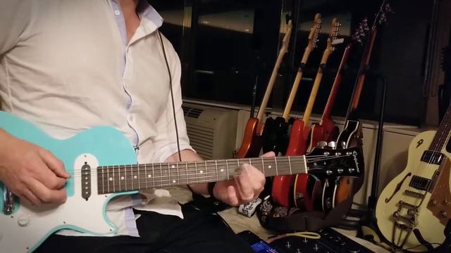 Love Spreads, by John Squire, Stone Roses intro on Epiphone SL $99 gultar! смотреть онлайн