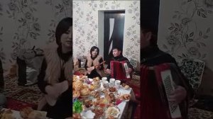 Жолугалы     Ак -Бууранын бойунанан Б.Мамажанова ,Арзымат Алтынбек уулу.