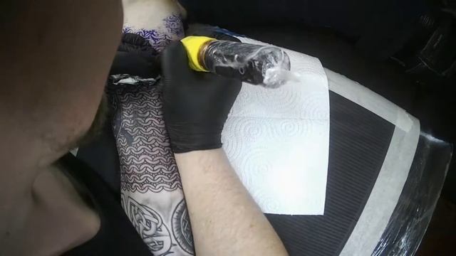 tattoo time lapse - продолжаем доспех на плече смотреть онлайн