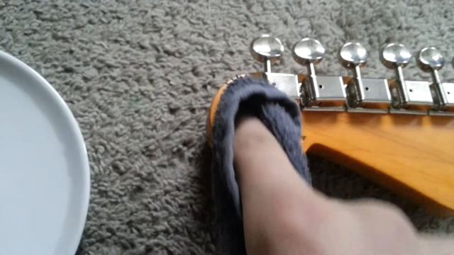 How to apply a Fender waterslide decal on a guitar смотреть онлайн