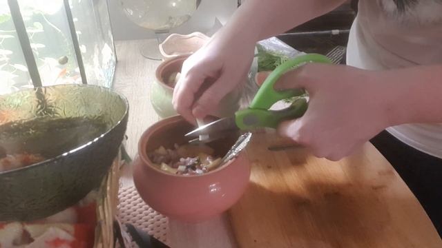 ГОВЯДИНА В ГОРШОЧКАХ С КАРТОШЕЧКОЙ И ЗЕЛЕНЬЮ! НУ КРАСОТА, А НЕ БЛЮДО! НЕЖНЕЙШЕЕ МЯСО ПОЛУЧАЕТСЯ! ??