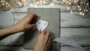Не выбрасывайте пуговицы и гофро-картон!