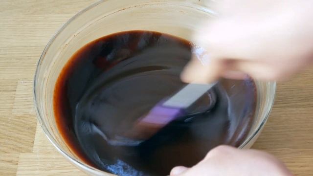 ДОМАШНИЙ ШОКОЛАД // ТЕМПЕРИРОВАНИЕ ШОКОЛАДА // КЛУБНИКА В ШОКОЛАДЕ