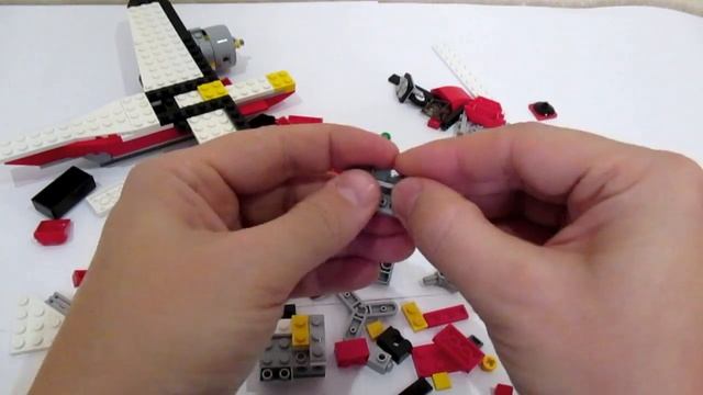 Конструктор Лего. Двухмоторный самолет. Lego creator 7292. Сборка #2. Мульткомпания