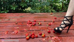 Food heels crush, strawberry