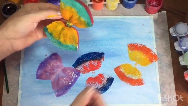 Рисуем бабочек гуашью в нетрадиционной технике отпечаток с помощью губки!