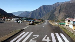 Plane landing in Lukla (Посадка самолета в Лукле)