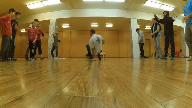 школа брэйк-данса "Душевный Круг" домашнее сражение №1 часть первая смотреть онлайн