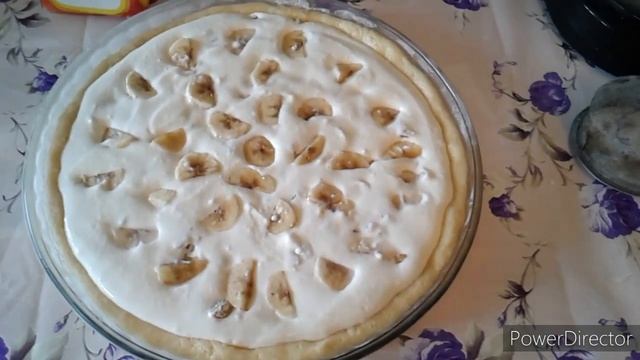 Песочный пирог с творогом, изюмом и бананом.