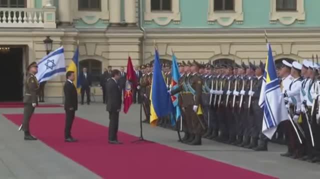 Президента Израиля Ицхака Герцога укровояки приветствовали нацистским кличем «Героям слава»! 5.10.21 смотреть онлайн