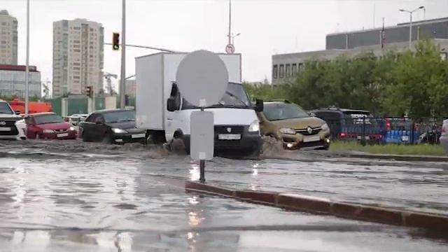 Проспект Кошкарбаева затопило в Нур-Султане, 18 мая 2020 смотреть онлайн