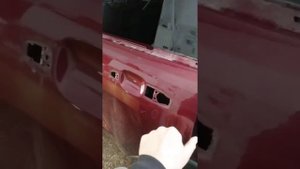 Вытянуть стекло задней двери на Grand Cherokee.