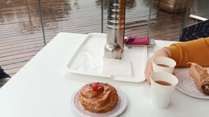 Булочная ресторана "Высота 5642" в Имеретинке в дождливый декабрьский день.