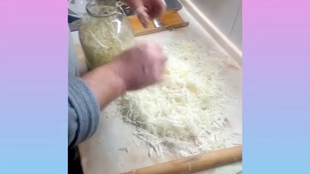 Квашеная капуста! Самый вкусный рецепт! 2 кг.капусты 1 литр воды,2ст.ложки соли 1ложка сахара. смотреть онлайн