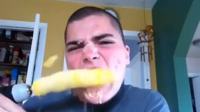 Как съесть кукурузу за 10 секунд смотреть онлайн