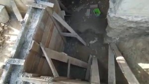 Бетонная лестница в подвал