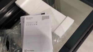 Распаковка — Электрический духовой шкаф Electrolux EOE7C31Z