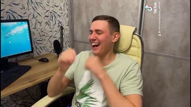 МЕЛКИЙ ПОЙМАЛ РЫБУ БЕЗ УДОЧКИ смотреть онлайн