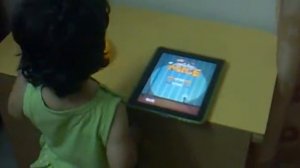 dual core baby play ipad جنى تلعب على الايباد واللعبة معا دوال كور