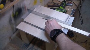 DIY. Делаем мини циркулярный станок. Mini saw table. Часть 2. Каретка и параллельный упор