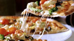 БЫСТРАЯ ПИЦЦА С КОЛБАСОЙ И СЫРОМ. Домашняя пицца. Рецепт пиццы. Pizza. #рецепты