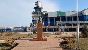 Мариуполь Стадион Ильичевец и памятник В С Бойко