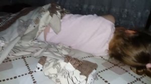 КОТЫ И ДЕТИ - КОШКА ХЛОЯ СПИТ НОЧЬЮ С РЕБЕНКОМ ? ЛЮБОВЬ МЕЖДУ КОШКОЙ И ДЕТЬМИ ? LOVE CAT