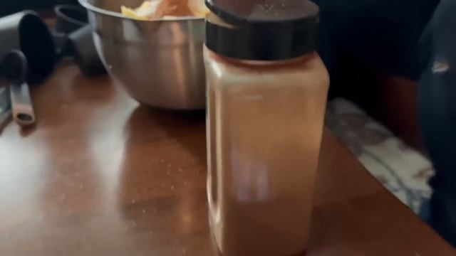 США Большая семья на кухне/ Празднуем День Благодарения/ У нас появляются традиции/Сгорит ли индюшк смотреть онлайн