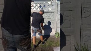 Покраска бетонного забора.