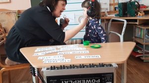 Занятие по " Развитию речи" с глухим ребенком.