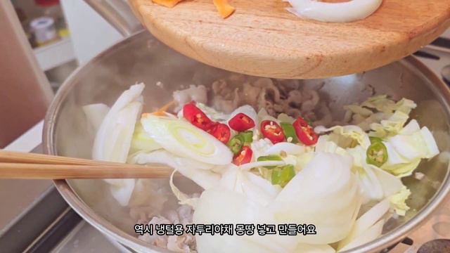 VLOG | 기사식당 보다 맛있는 제육볶음. 송주 불냉면. 인절미 와플. 좋아하는 책 2권과 광안리 맛집 가는 일상 브이로그