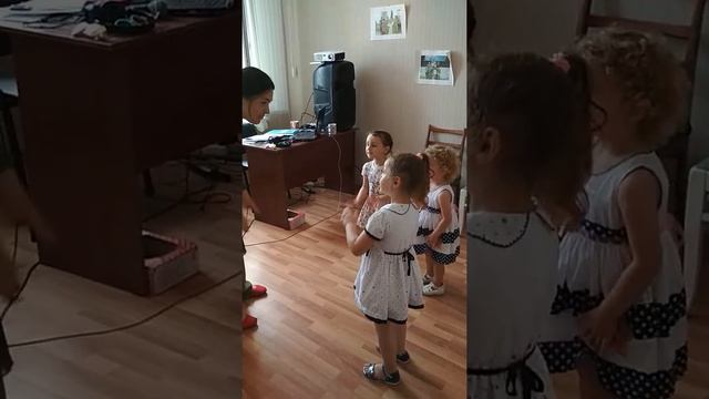 Вокальный кружок, работа с дошкольниками. Развитие артистизма в игровой форме. смотреть онлайн