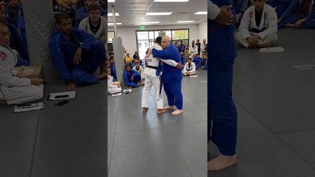 Jiu-Jitsu Student Alex Guzzi Earns His Purple Belt From Romulo Barral A Week After Beating Cancer смотреть онлайн