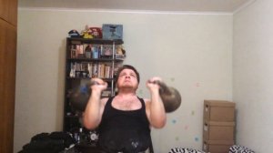 Жим двух гирь по 32кг. 16 раз.