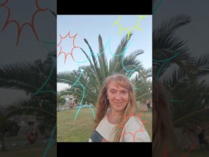 Цветёт малина за окном