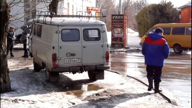 Упала мачта освещения на дорогу в Новомосковске смотреть онлайн