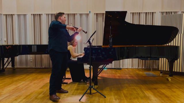 W.A. Mozart Sonata in E minor KV 304 with Robert Łaguniak смотреть онлайн