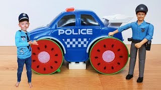 Полицейская машина потеряла колёса Сеня играет в полицию и в полицейские машинки игрушки смотреть онлайн