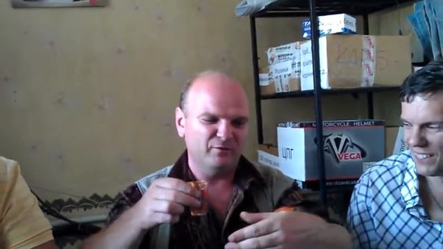 Как едят НЕ черную икру НЕ в Астрахани смотреть онлайн