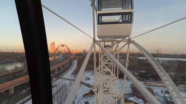 Колесо обозрения парк Сказка. Вид на Москву.