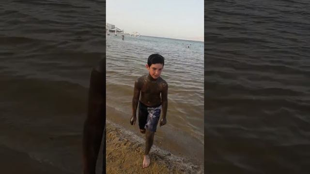 Daed sea mud, Israel april 2019 .  Мёртвое море, лечебная грязь, Израиль