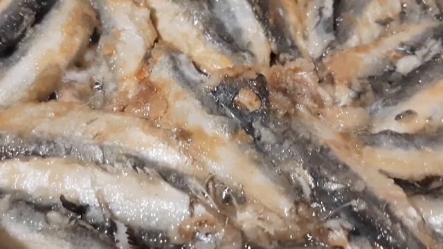 Вкусный Четверг ? Рыбный день? Вкусная Салака жариться на сковородке? Готовим с любовью ❤ Мир всем смотреть онлайн