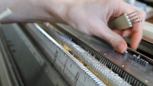 Широкие косы на двухфонтурной вязальной машине