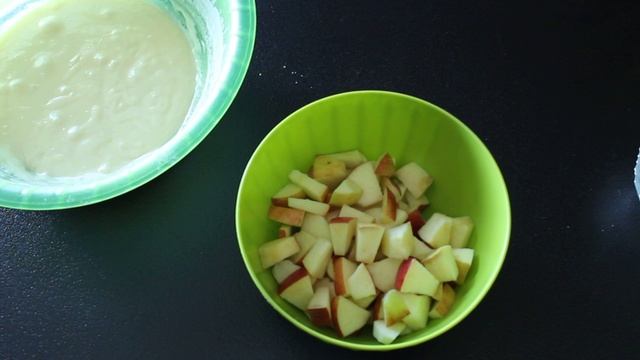 Пирог с яблоками на молоке на сковороде ,пышный нежный и вкусный