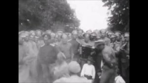Русские солдаты пляшут. 1916 год