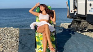 Y2mate.mx-Аксессуары для отдыха с домом на колесах в безлюдном месте. Автодом в месте, где нет комму