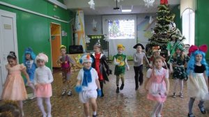 Новогодний танец 1 класс